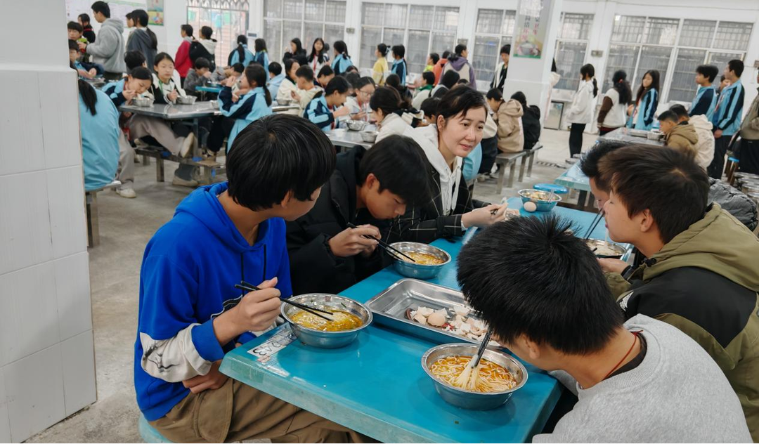 零陵区水口山镇：“餐”与陪伴，“食”刻守护