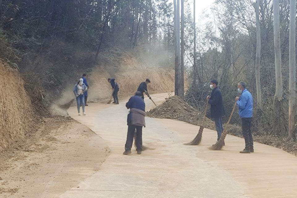 菱角塘镇自强村开展道路交通安全隐患整治行动