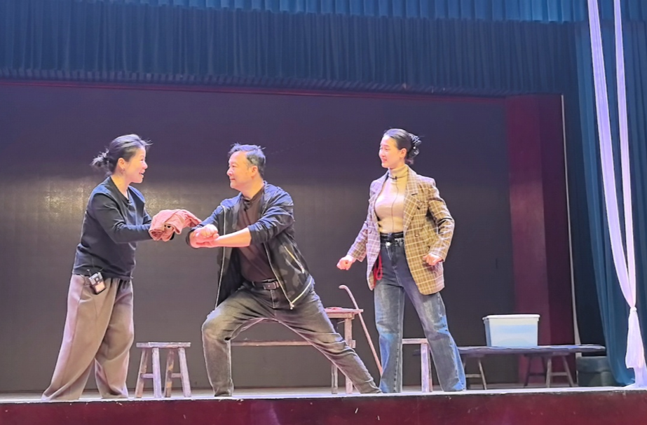 零陵花鼓戏剧团携新创剧目《红军打从山里过》赴长沙参演