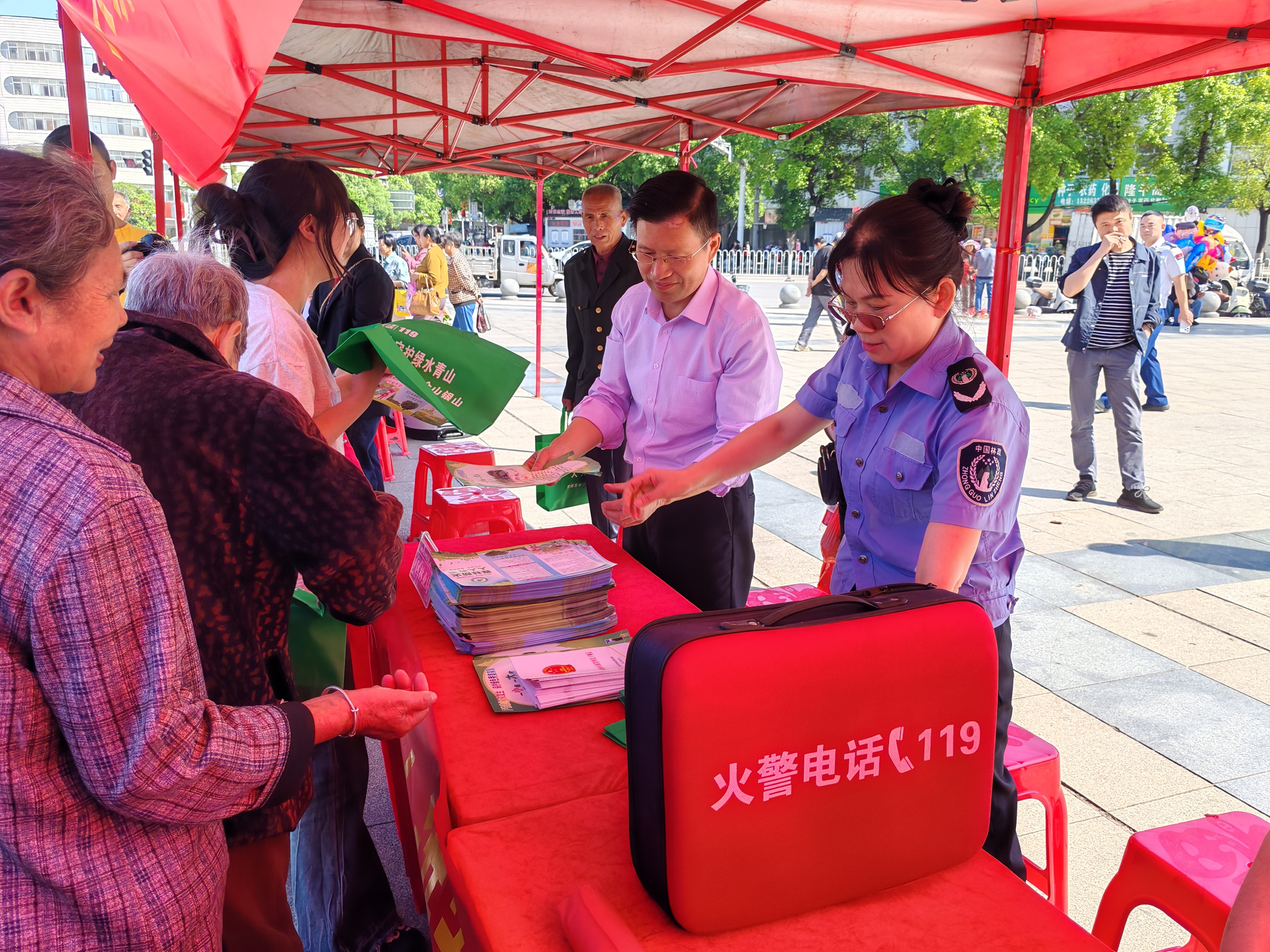 零陵区林业局开展“全国防灾减灾日”宣传活动