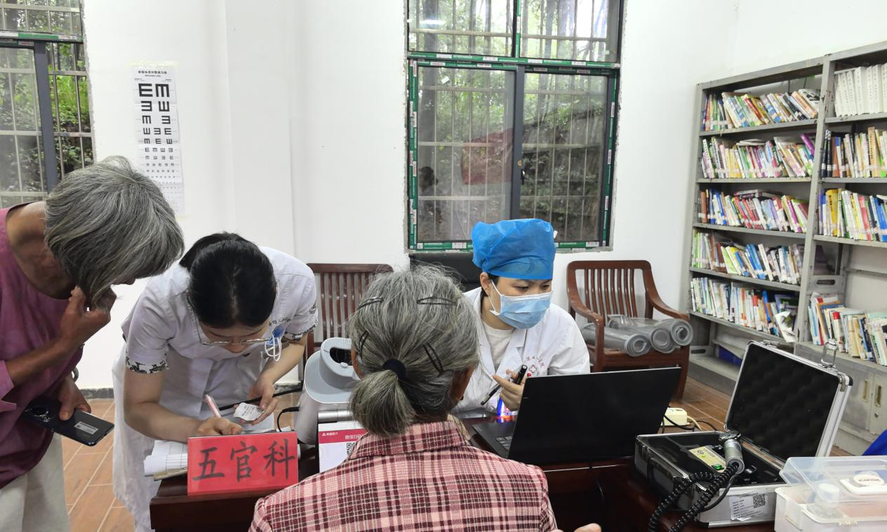 医疗服务提升年| 永州市第四人民医院医共体总院基层行活动走进石山脚街道和谐村