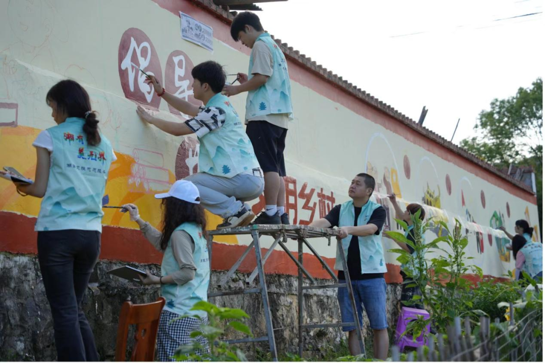 零陵區(qū)凼底鄉(xiāng)：墻繪“繪”出文明新風(fēng) 移風(fēng)易俗宣傳走深走實