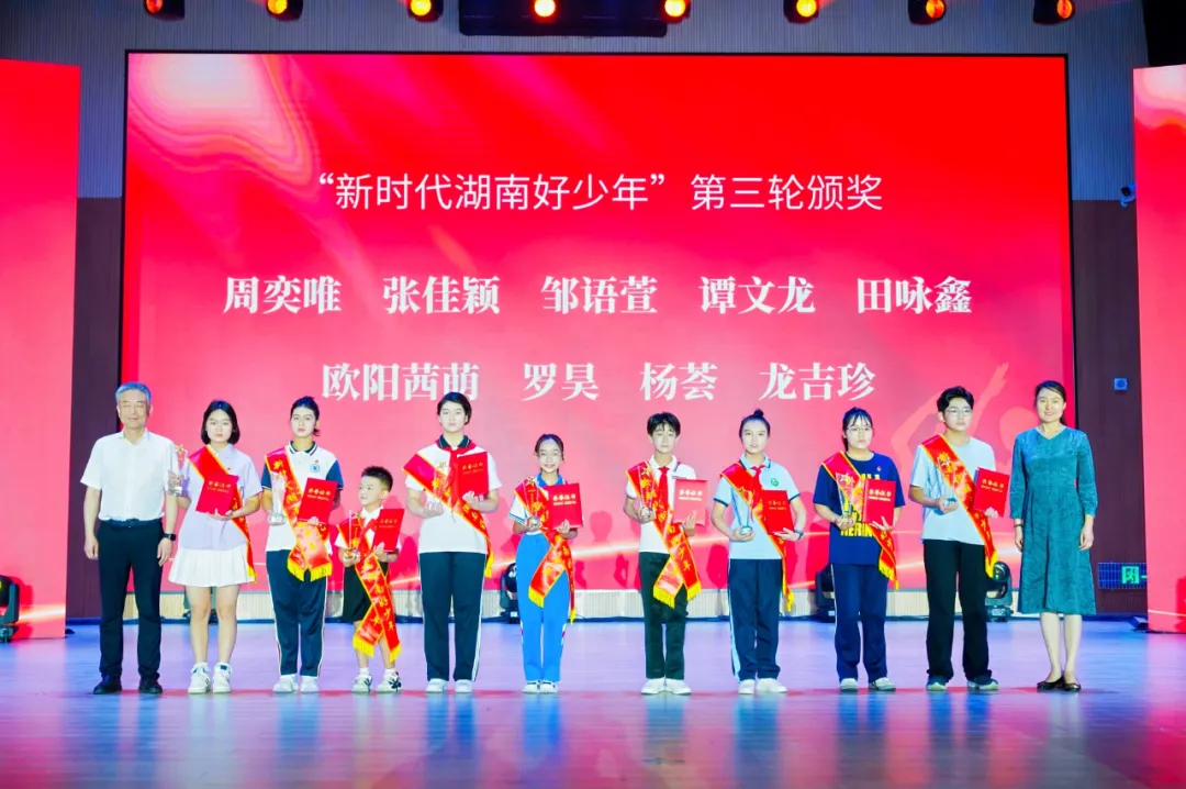 “幫助他人，快樂(lè)自己！”零陵12歲女孩刷屏網(wǎng)絡(luò)，獲評(píng)省“新時(shí)代好少年”