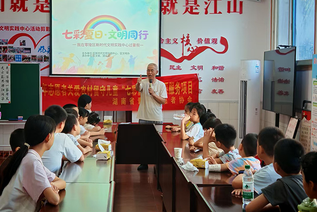 零陵“中國(guó)好人”唐柱生以墨載道潤(rùn)澤童心