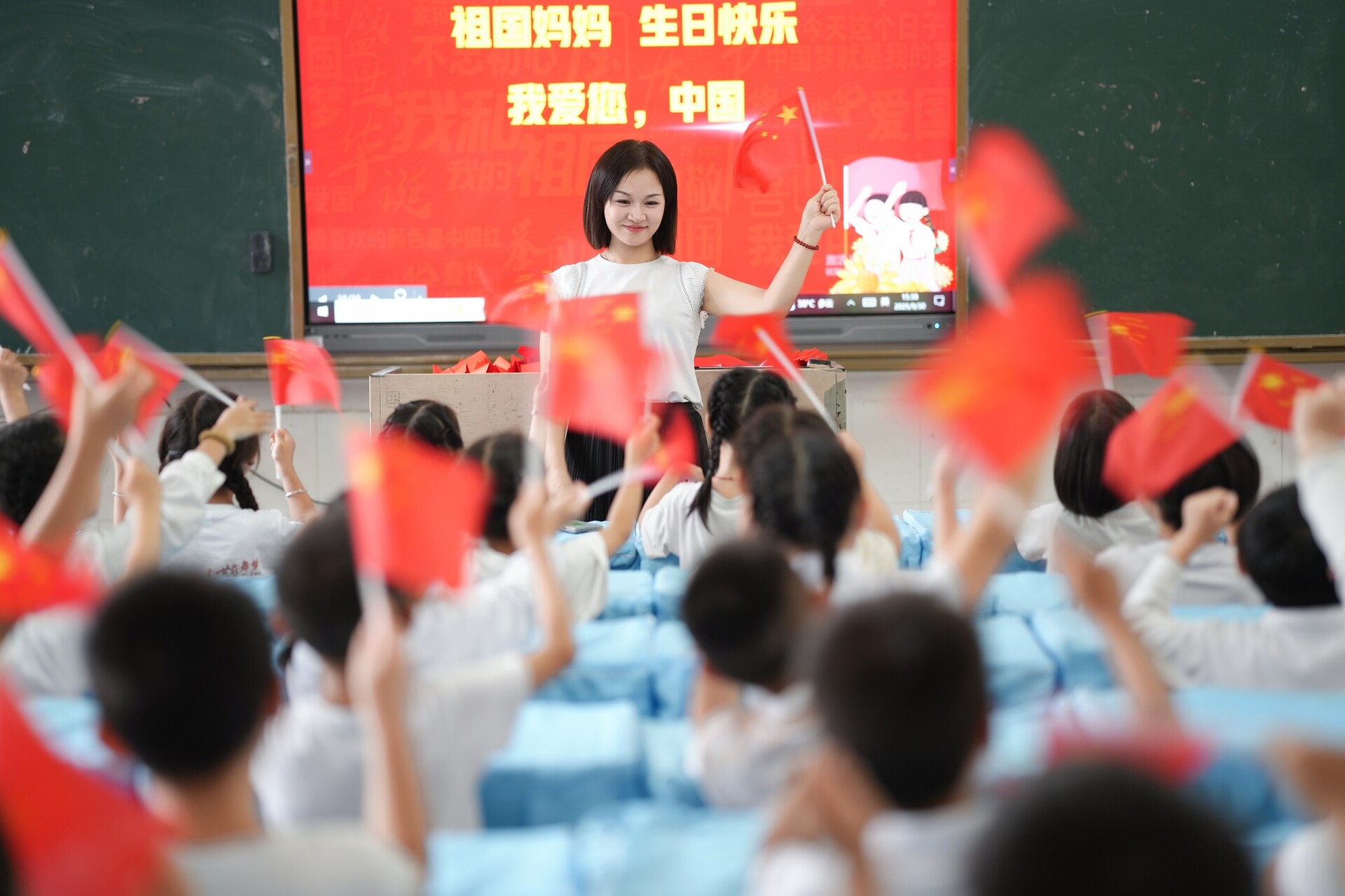 童心筑梦迎国庆 梅湾小学学子放飞祝福颂祖国