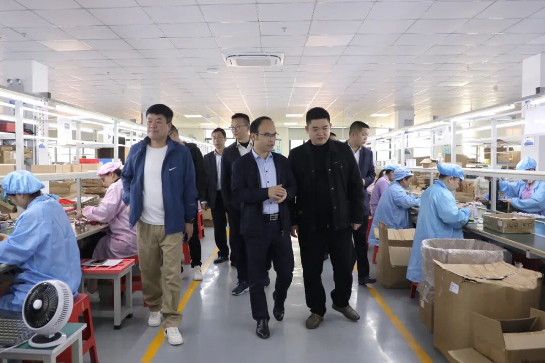 王武文赴园区开展“走找想促”调研