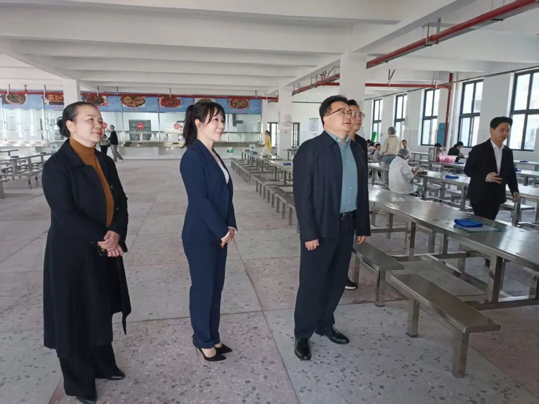 赵立平赴杨梓塘小学督导“校园餐”工作