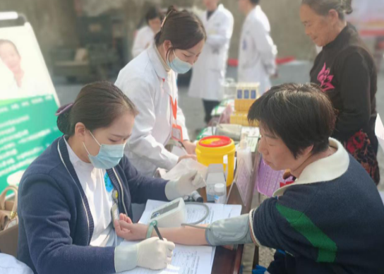 零陵区开展“文明实践我先行 同心共创文明城”主题宣传活动