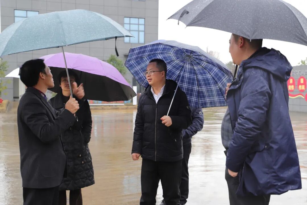 龙亮开展“企业服务年”专题调研并主持召开政企交流恳谈会