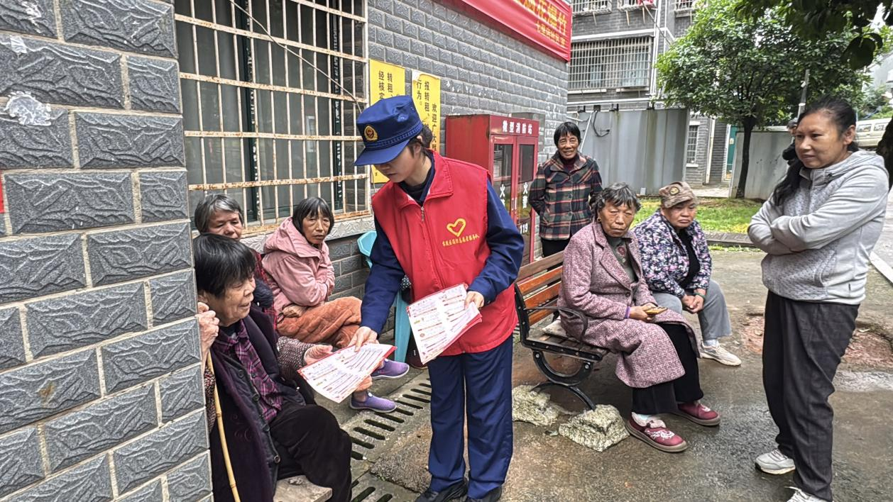 筑牢老旧小区安全防线！零陵消防开展消防安全宣传演练活动