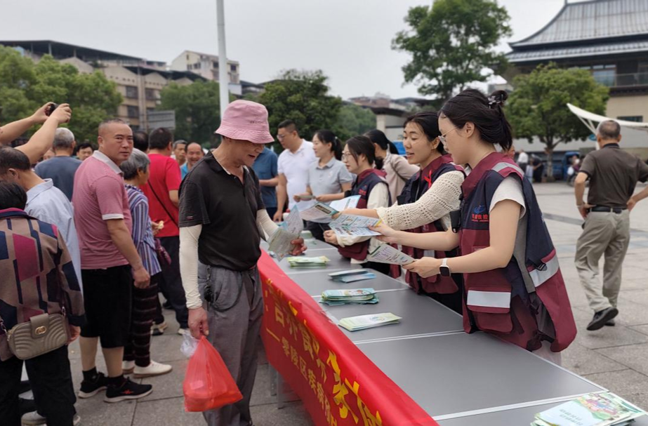 营养餐桌护家庭 校园膳食助成长——零陵区开展2026全民营养周暨“5·20”中国学生营养日宣传活动