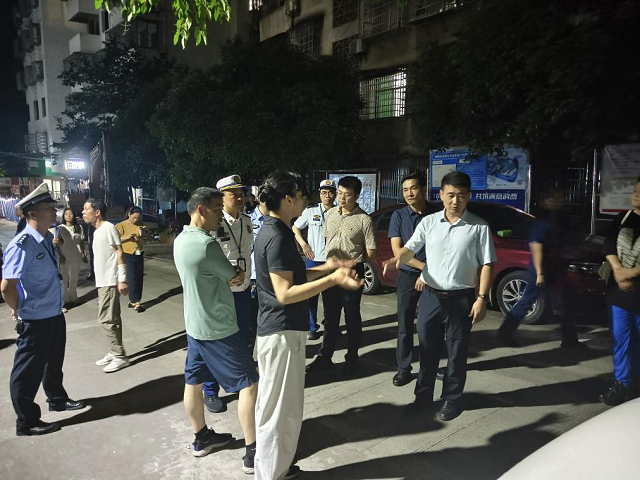 连夜集结 雷霆出击——零陵区七里店街道开展消防安全联合夜查行动