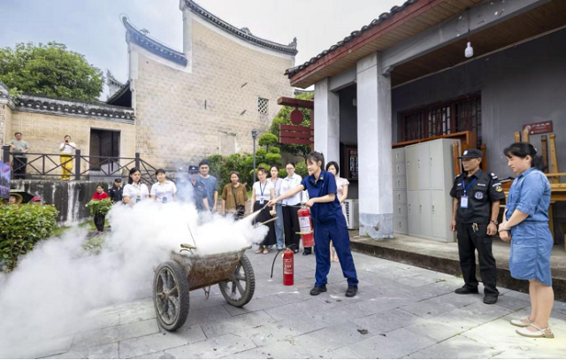 以练筑防护古建——零陵消防走进柳子庙景区开展消防培训演练