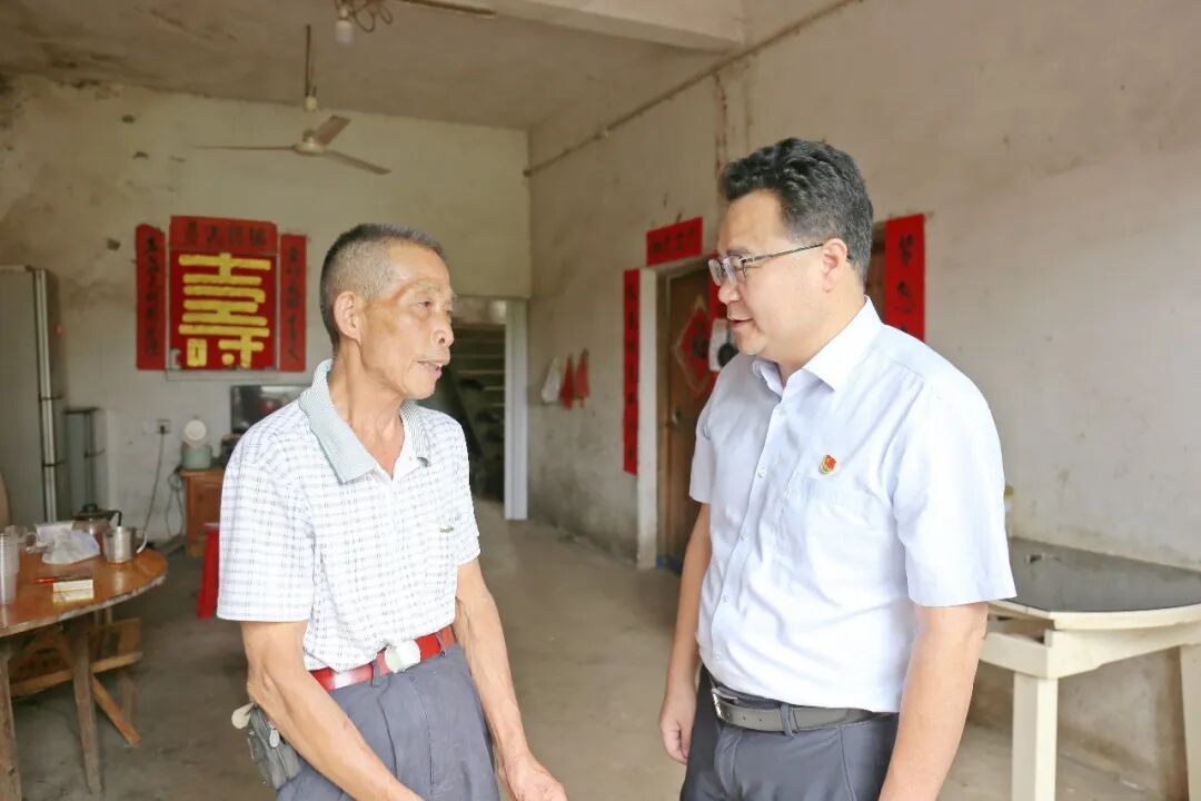赵立平开展“七一”走访慰问活动