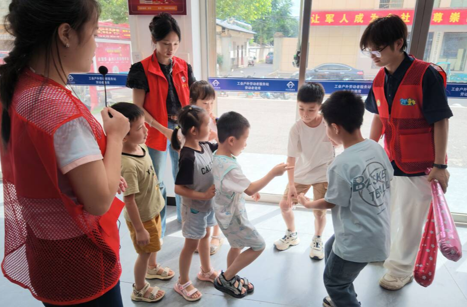 当女书遇上长征：“百年追梦”红色社会实践服务团在