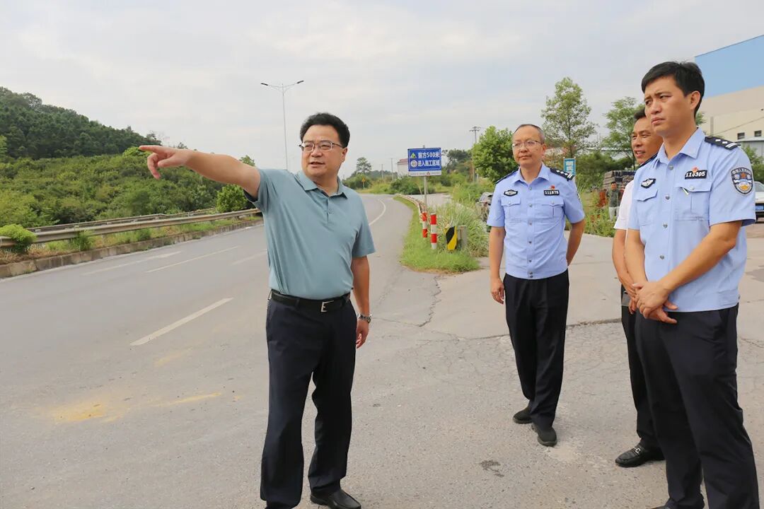 树牢底线思维 筑牢安全防线  赵立平调研督导道路交通安全和防溺水工作